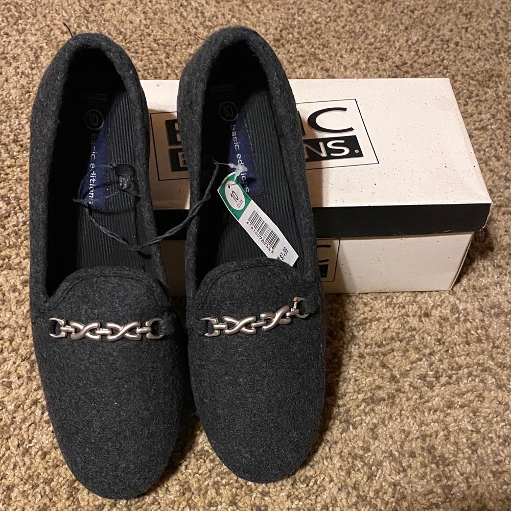 NIB Basic Edition Footwear Charcoal Loafers with Silver Accent Size 10